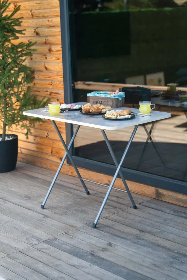 Katlanır Metal Ayaklı Mutfak Masası